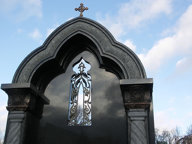 35 Памятник А. П. Городецкому, Троекуровское кладбище (деталь). Автор А. Л. Шенгелия